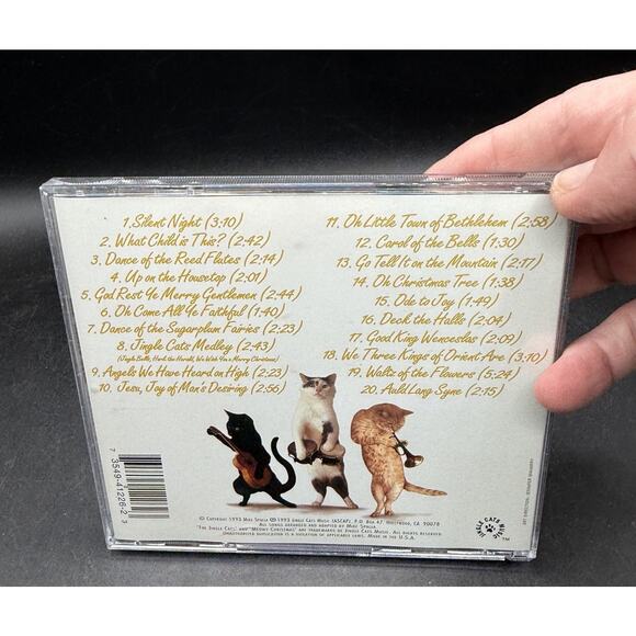 Meowy Christmas CD by the Jingle Cats - 20 Holiday Classics by Real Kittens -D - Picture 2 of 3